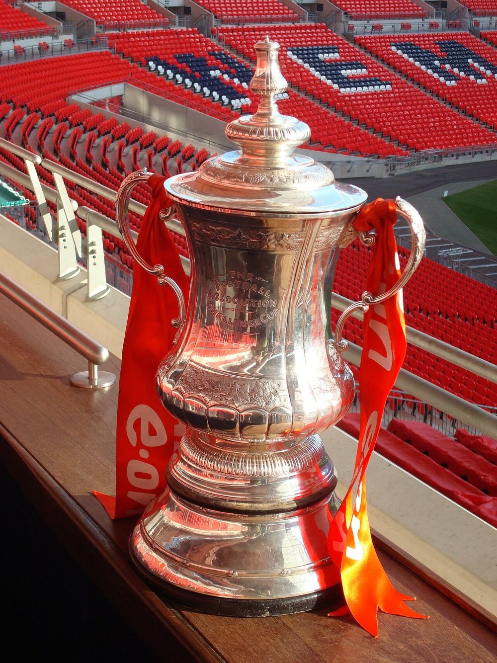 法甲第2轮：曼城对阵马德里竞技，榜首大战一触即发｜爱游戏平台